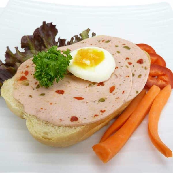 Puten-Paprika-Lyoner Aufschnitt auf Brötchen