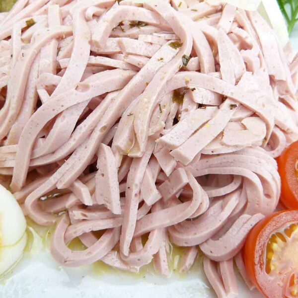 Puten-Wurstsalat-Streifen