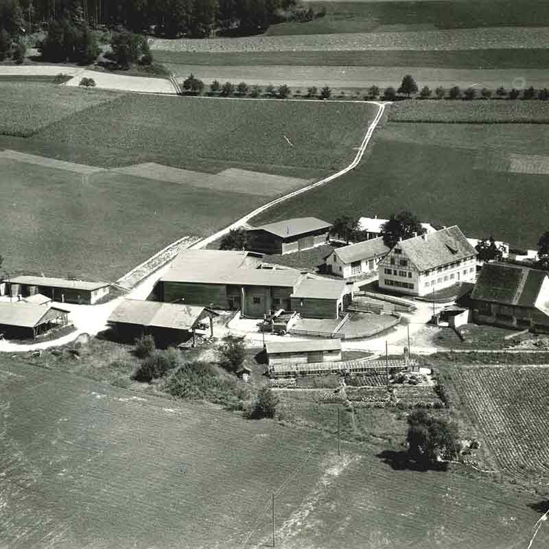 Neuhof1963 • Unsere Geschichte • Bei uns wurde der Frontlader erfunden.