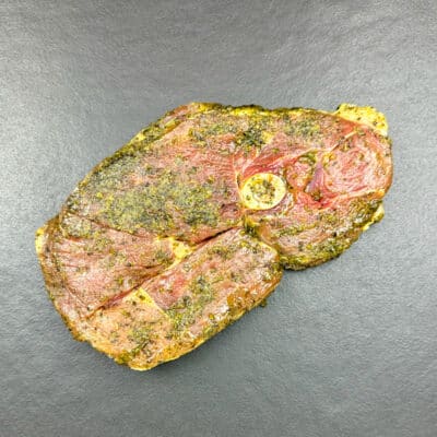 Lammkeulensteak Pesto mit Knochen